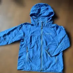青色のキッズジャケット　モンベル