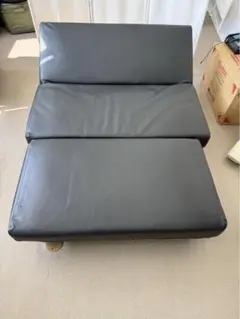 黒いレザーソファ