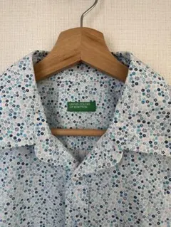 【美品】UNITED COLORS OF BENETTON 花柄長袖シャツ