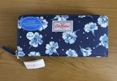 Cath Kidston 花柄 トラベル長財布 ネイビータグ付き未使用品のサムネイル