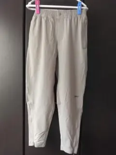 Reebok ライトグレー ジョガーパンツ