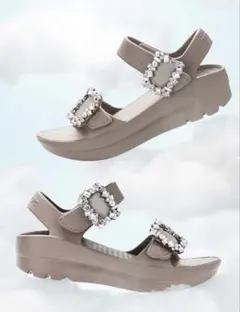【TELIC CELFORD】コラボビジューリカバリーサンダルのサムネイル