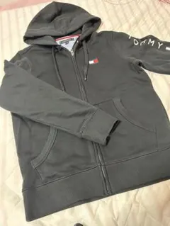 TOMMY HILFIGER パーカーとネイビー Tシャツ