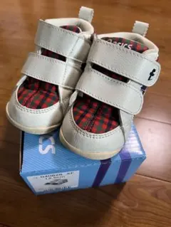 【新品】ファミリア アシックス 13.5 赤 グレー スニーカー〈アシックス × familiar〉 | ファミリア公式サイト