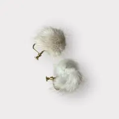 ⑤ ふわふわ イヤリング ホワイト ネジバネ式 ゴールド上品