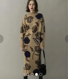 MOUSSY バラ花柄モチーフニットプルオーバーベージュ