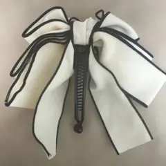 ホワイト/ブラック リボンヘアピン