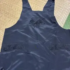 黒い刺繍入りエプロン M-L サイズ