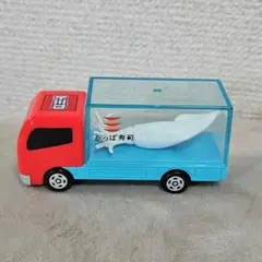 トミカ　かっぱ寿司　いかトラック　暗闇発光