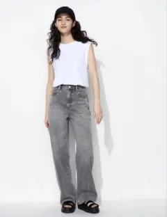 ユニクロ　ワイドストレートジーンズ　24サイズ61cm グレー
