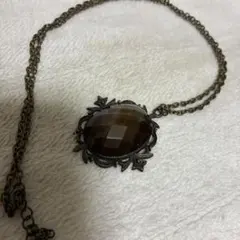 ヴィンテージ風ブラウンペンダントネックレス