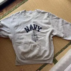 Navyロゴ入りグレーのスウェット
