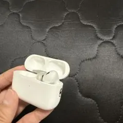 完全正規品Apple AirPods Pro 2世代　本体 片耳充電ケース付きのサムネイル