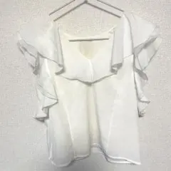 LILY BROWN フリルブラウス　オフホワイト