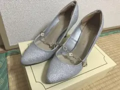 ヒールパンプス シルバーグリッター ストラップ付き