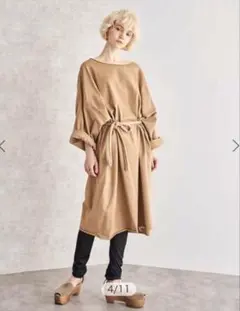 ETRE TOKYO ベージュ　ワンピースのサムネイル