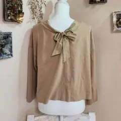 ユナイテッドアローズ　バックのリボンがポイントに素敵なシンプルカットソー 日本製