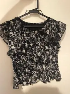 花柄シフォンシャーリングフリルトップス