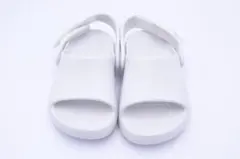 【ZARA】ベビー・キッズ ラバーサンダル ホワイト ベルクロ仕様