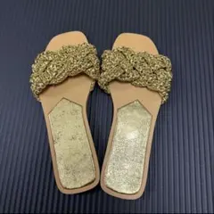 【ZARA】新品未使用　ゴールド 編み込み フラットサンダル レディースのサムネイル