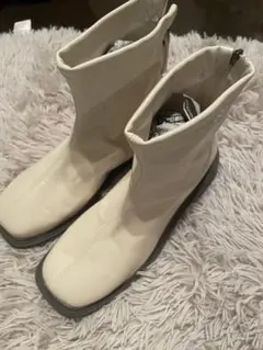ホワイトショートブーツ サイドジッパー付き