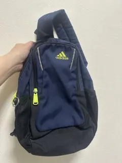 送料込「adidas ネイビー ブラック 肩掛けショルダーバッグ」