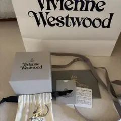 Vivienne Westwood オーブモチーフピアス
