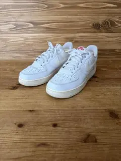 ナイキ エアフォース1 DD7117-100 (26.5cm)バレンタインデー