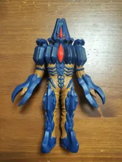 カオスダークネス 2002 ウルトラマン 怪獣フィギュア 紫色 - メルカリ