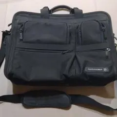 黒いビジネスバッグ 薄型