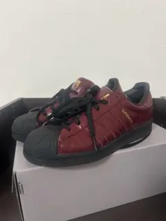 adidasスニーカーのサムネイル