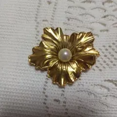 パール付きフラワー ブローチ