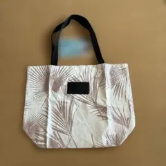 ALOHA CO. ラージ　モンステラ柄　撥水加工　トートバッグA21 ALOHA CO. ラージ モンステラ柄 撥水加工 トートバッグA21 - メルカリ