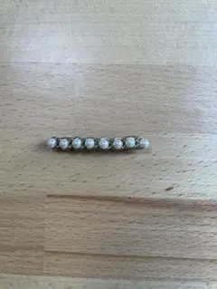 パール装飾のヘアクリップ