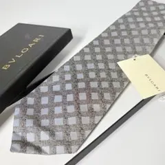 新品 タグあり BVLGARI ブルガリ セッテピエゲ シルク 総柄 ネクタイのサムネイル