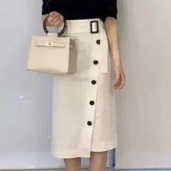 【最終値下げ】 31 Sons de mode フロント釦 チノスカート 白