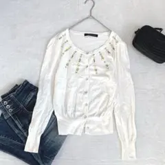 r59【auuenennte uestito】ビジュー付き長袖カーディガン　白