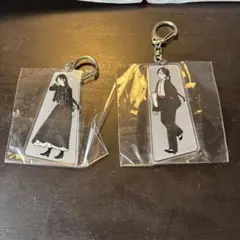 散歩は季節をまとって。アクリルキーホルダー ２つセットのサムネイル
