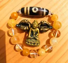 チベット産 黄牙色の二眼天珠と静岡産黄水晶などのブレス
