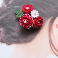 和装や卒業式に◎紅白の八重菊風つまみ細工髪飾り（ヘアクリップ）コサージュ２way