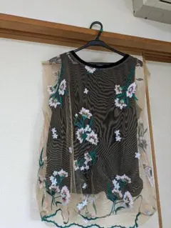 AVIE 刺繍シアー　トップスのサムネイル