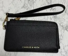 チャールズ&キース マルチスロット ジップアラウンドカードホルダー