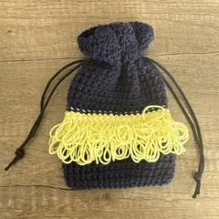ネイビーとイエローの巾着袋　ハンドメイド/編み物/バイカラー