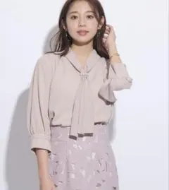 美品✨現行品　ジャスグリッティー　パールボウタイブラウス　Mサイズ