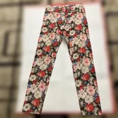 お値下げ❣️美品❣️フラワープリント スキニーパンツ　肉厚で足がきれいに^_^❣️