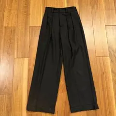 GU タックワイドパンツ　XS