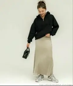 タグ付き　サテンライク ロングスカート フレア グレージュ　M