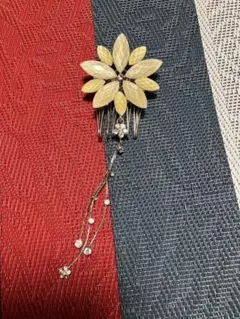 花形髪飾り ビジュー付き