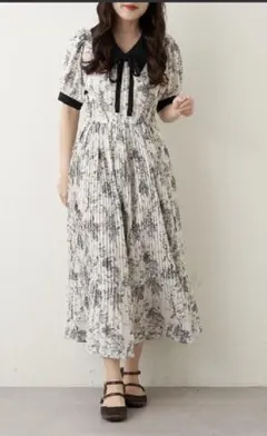 ナイスクラップオリーブデオリーブ配色プリーツ花柄ワンピース