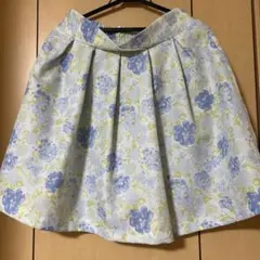 美品　花柄スカート　フレア　裏地付きのサムネイル